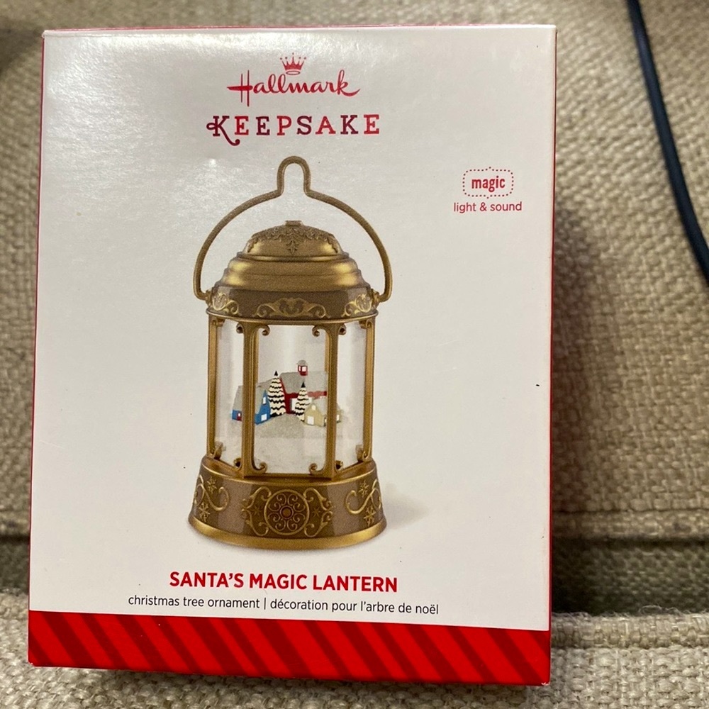 2014 Hallmark Santas Magic Lantern Light Sound Boxed Ornament Orville Wilson

.